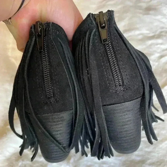 Carlos Santana Cleo Fringe Bootie - Picture 5 of 6